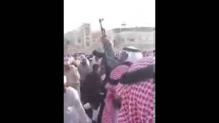 فيديو : اطلاق نار داخل أحد مصليات العيد بالمملكة يثير الرعب بين المصلين